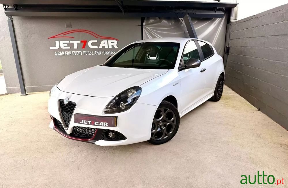 2017' Alfa Romeo Giulietta 2.0 Jtdm Sport photo #1