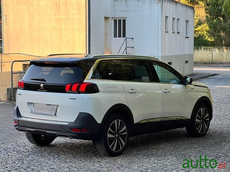 2019' Peugeot 5008 photo #1