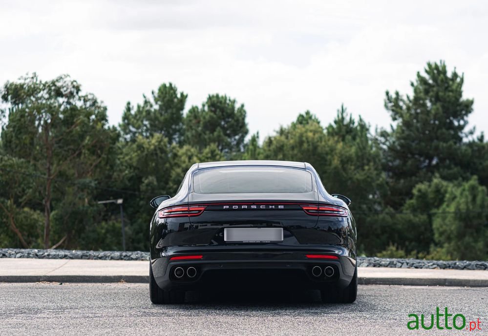 2017' Porsche Panamera 4S Diesel photo #4