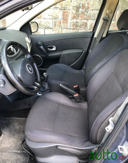 2008' Renault Clio Break photo #5