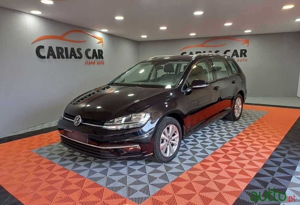 2018' Volkswagen Golf Variant photo #1