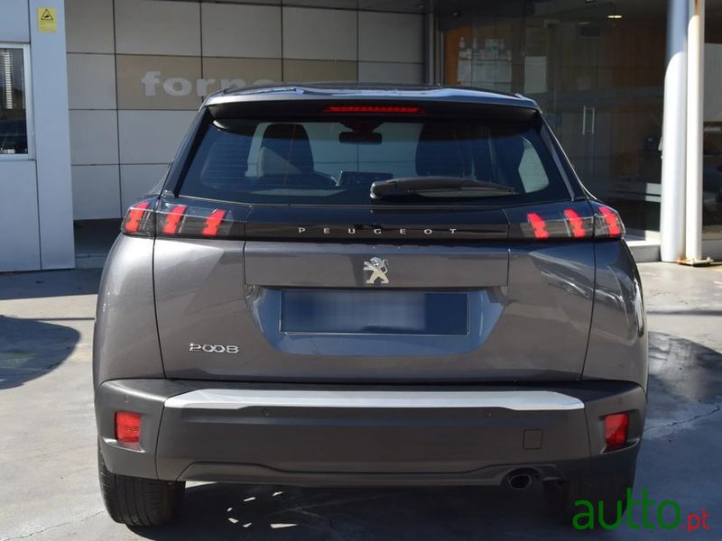 2023' Peugeot 2008 photo #6