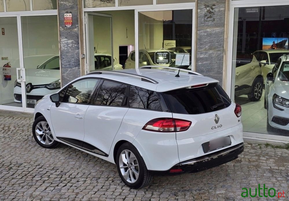 2017' Renault Clio Sport Tourer photo #4