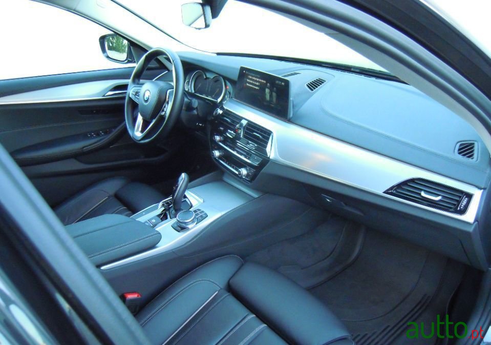 2017' BMW 520 photo #4