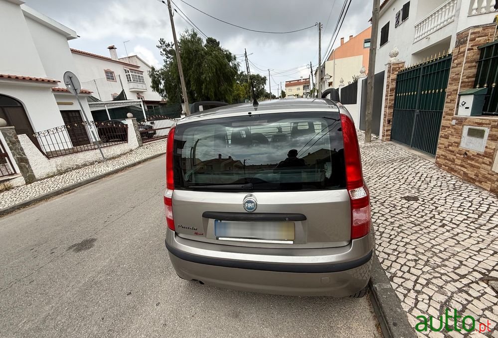 2005' Fiat Panda photo #2