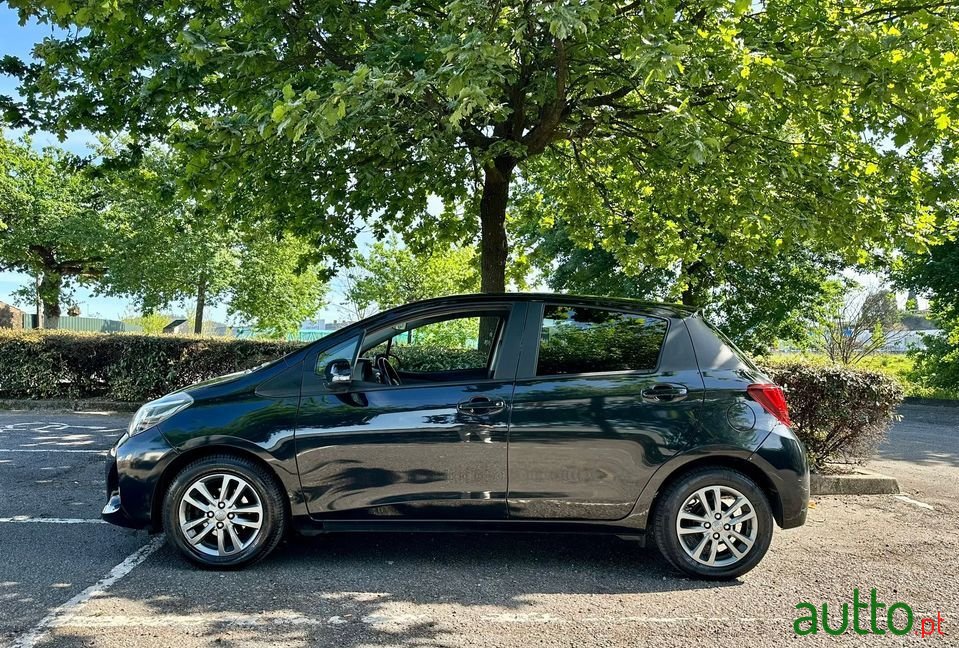 2016' Toyota Yaris photo #4