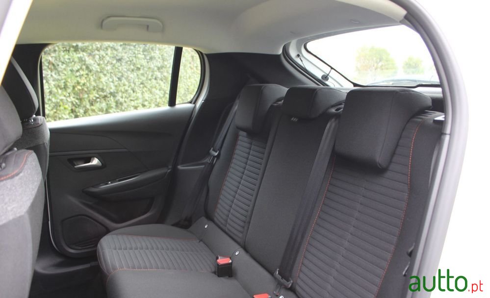 2022' Peugeot 208 photo #6