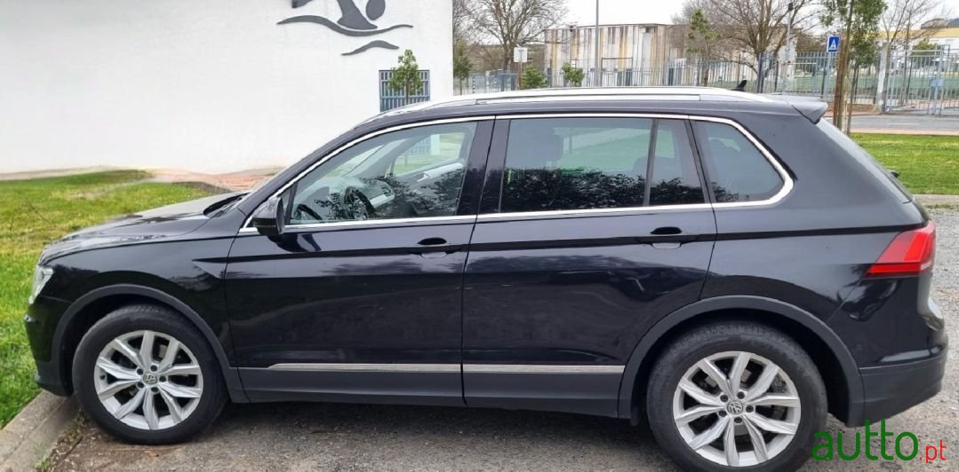 2016' Volkswagen Tiguan photo #3