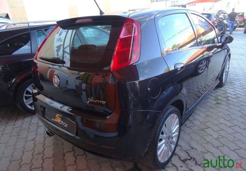 2009' Fiat Grande Punto photo #2