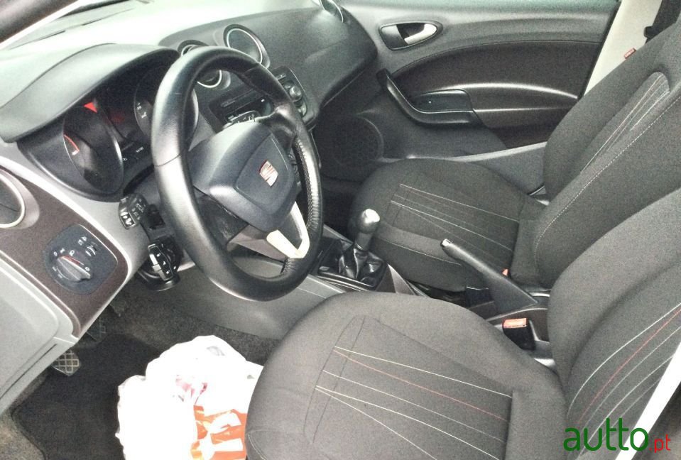 2012' SEAT Ibiza photo #5