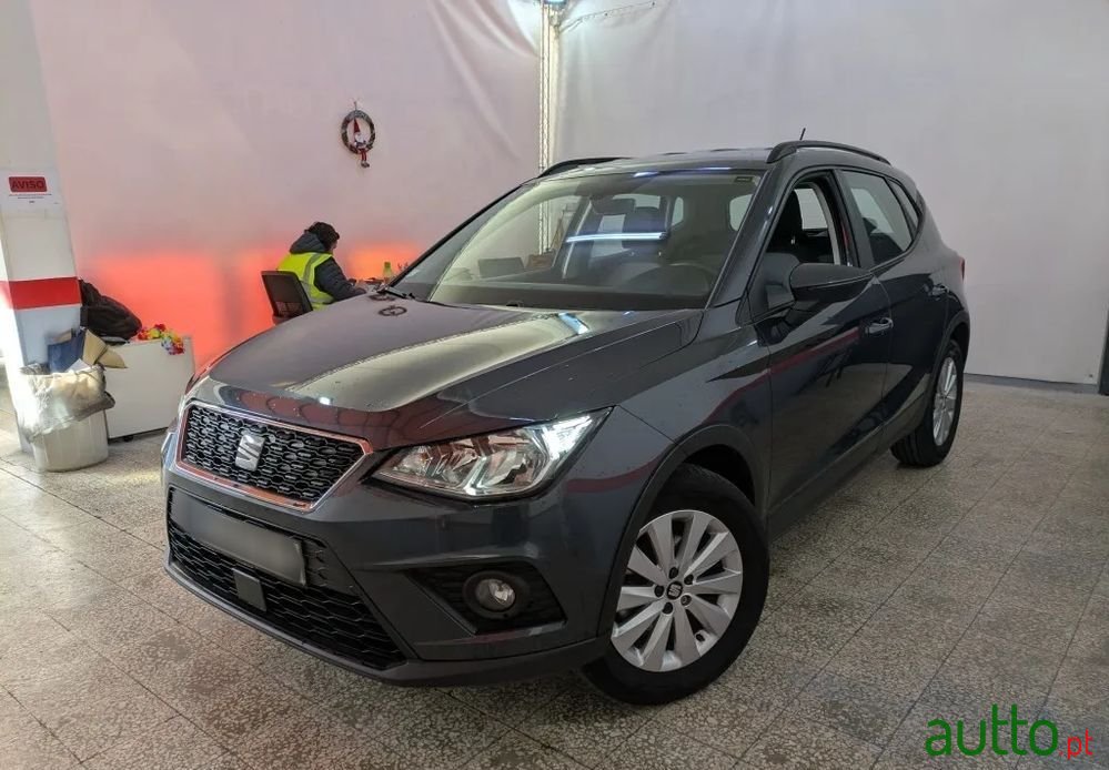 2020' SEAT Arona 1.0 Tsi Style photo #1