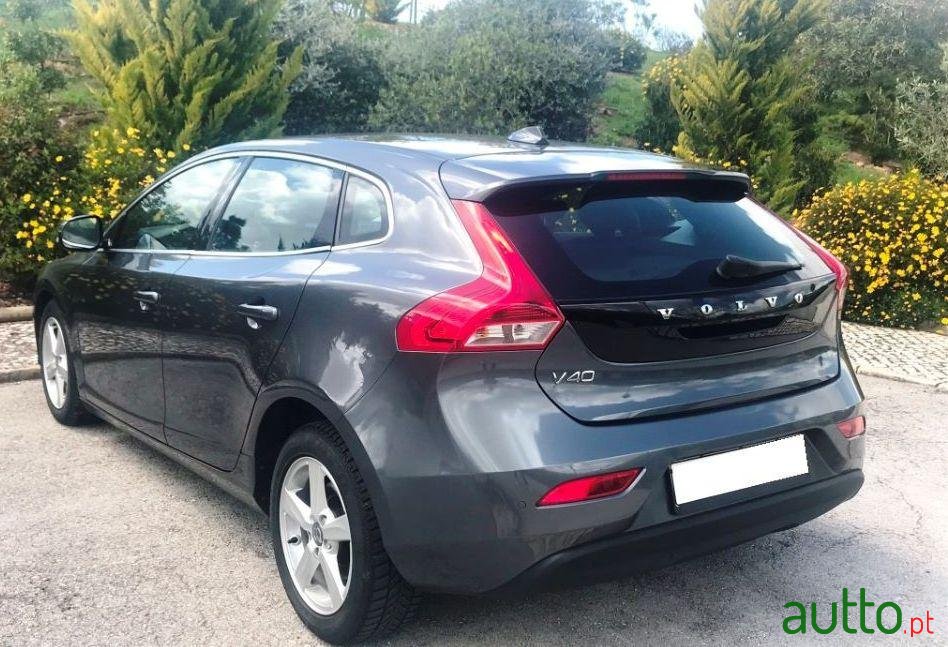 2013' Volvo V40 photo #1