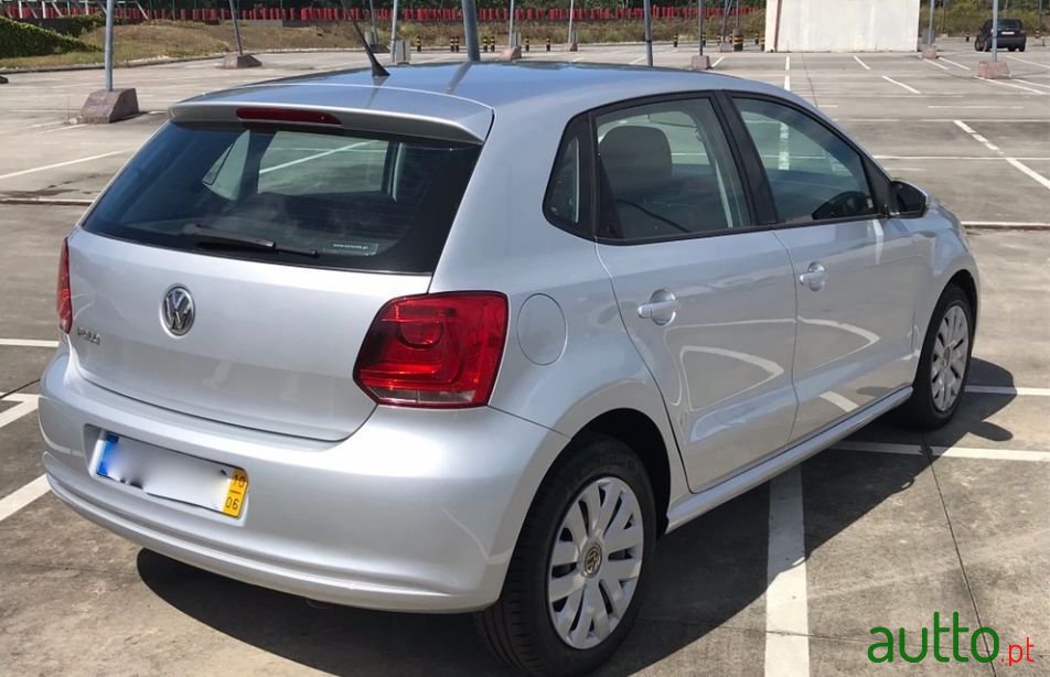 2010' Volkswagen Polo photo #3