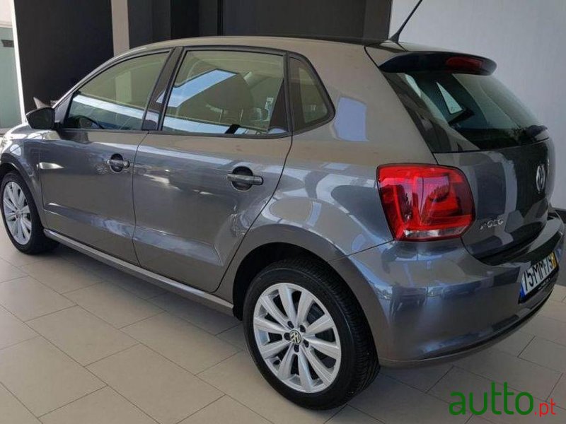 2011' Volkswagen Polo 1.2 Tdi Confortline photo #1