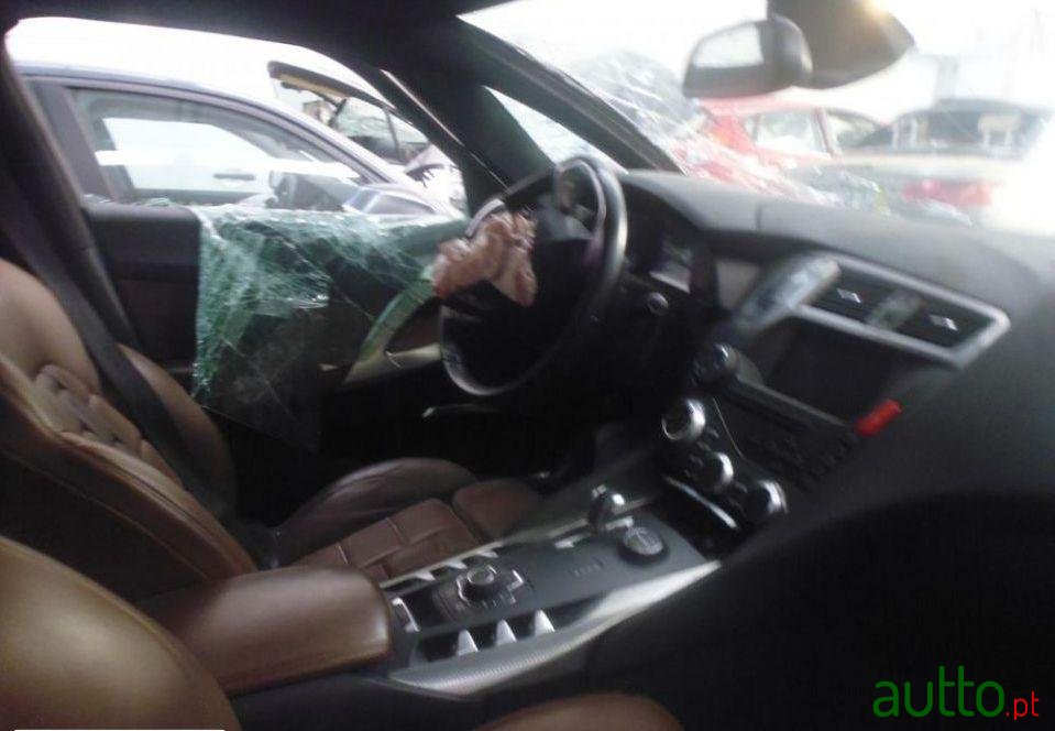 2013' Citroen DS5 2.0 Hdi So Chic photo #2