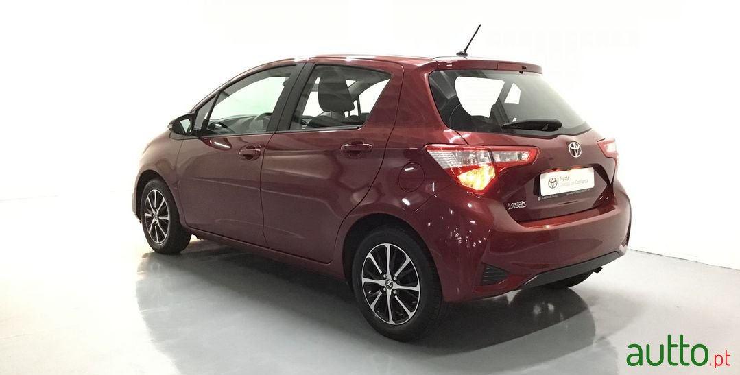 2020' Toyota Yaris photo #2