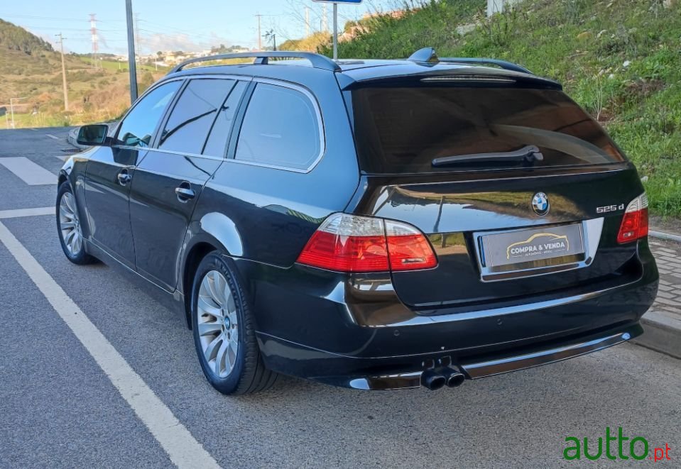 2009' BMW 525 photo #4