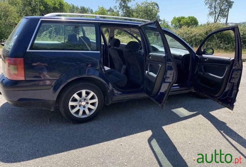 2001' Volkswagen Passat photo #5