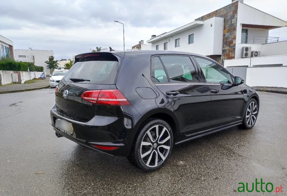 2015' Volkswagen Golf photo #5
