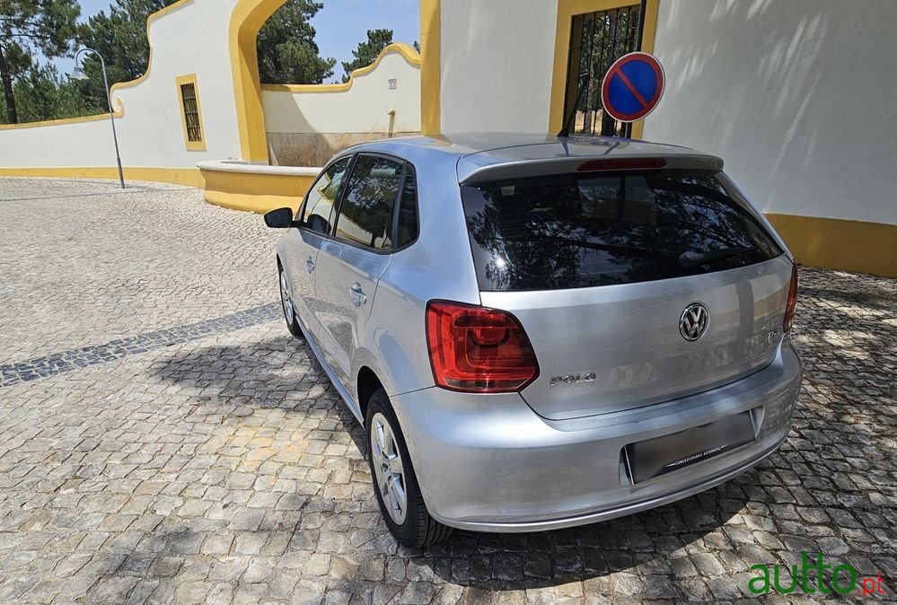 2010' Volkswagen Polo photo #4