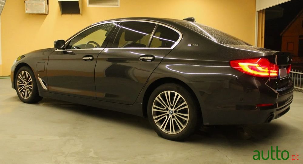 2018' BMW 530 E Iperformance photo #4