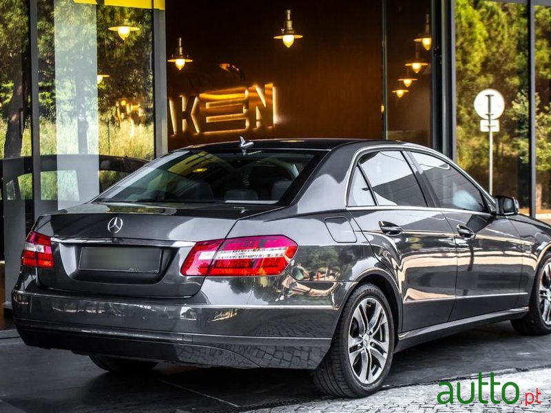 2009' Mercedes-Benz Classe E photo #4