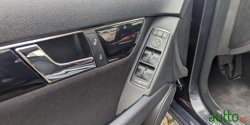 2011' Mercedes-Benz C 220 photo #5