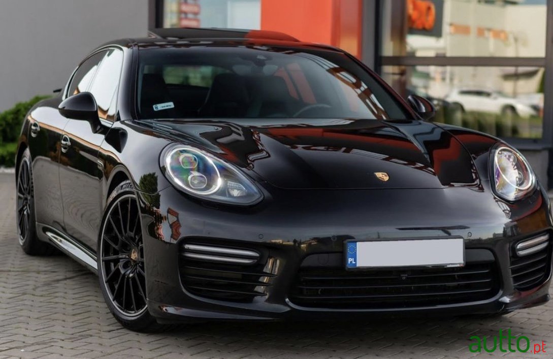 2014' Porsche Panamera GTS photo #1