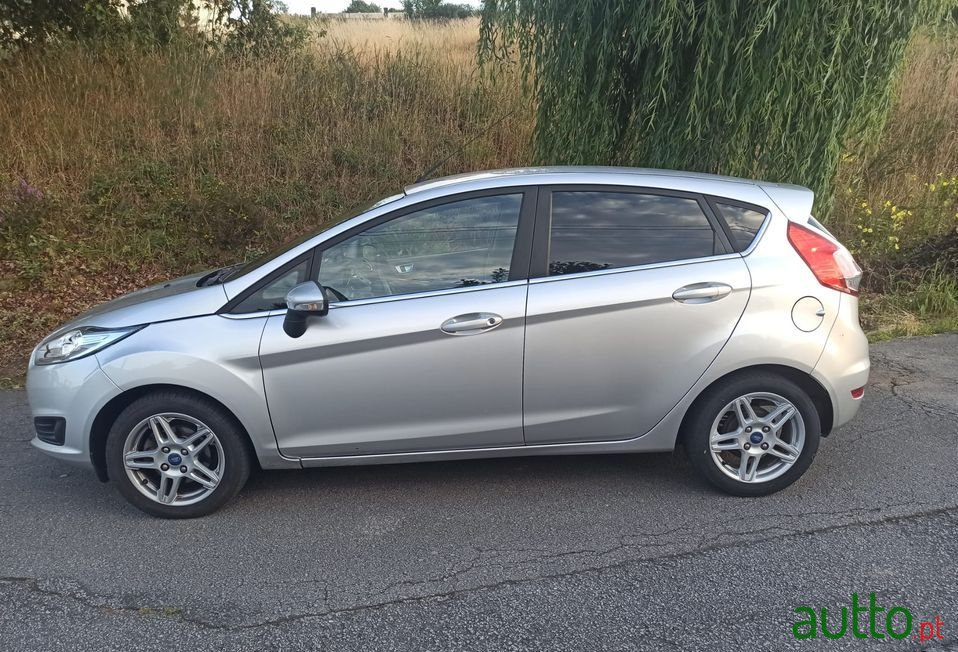 2015' Ford Fiesta photo #3
