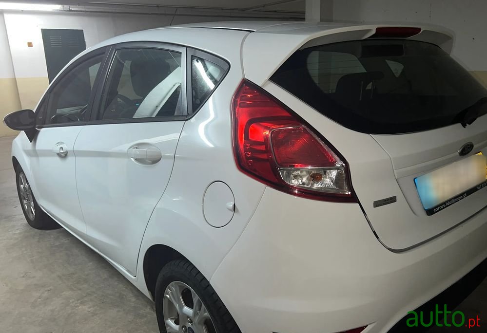 2013' Ford Fiesta photo #6