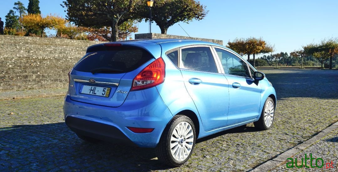 2009' Ford Fiesta photo #2
