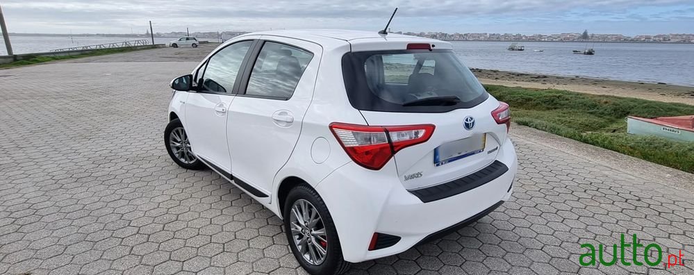 2017' Toyota Yaris photo #4