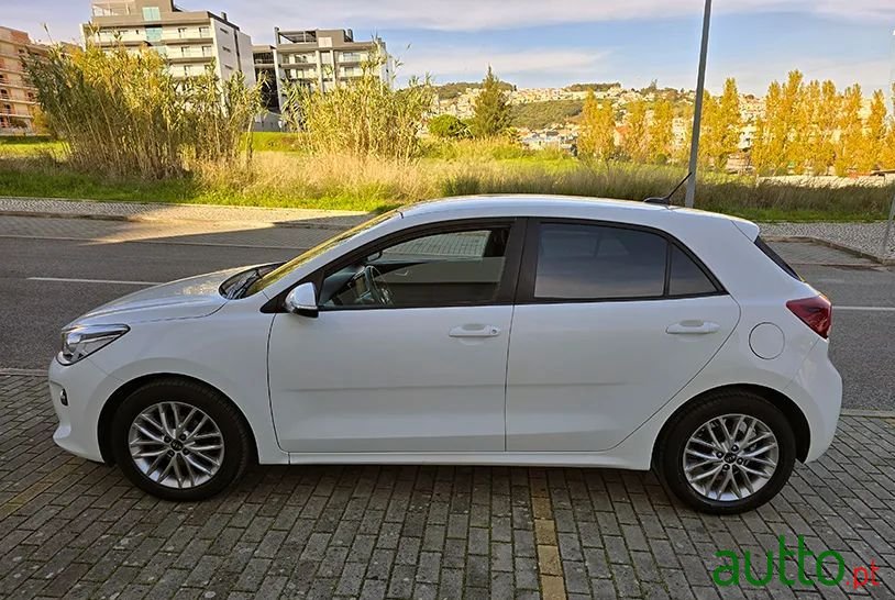2017' Kia Rio 1.2 Cvvt Sx photo #3