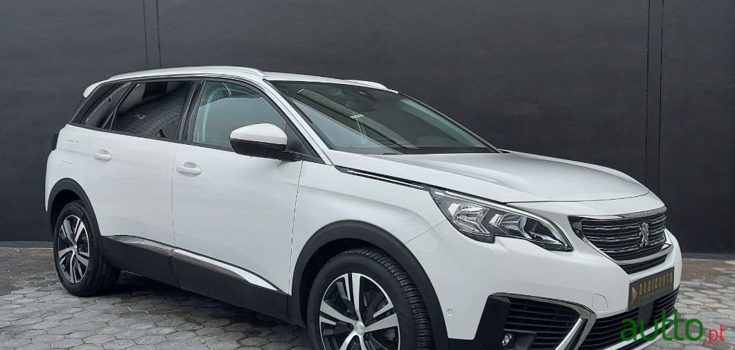 2019' Peugeot 5008 photo #1