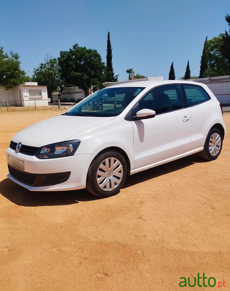 2011' Volkswagen Polo photo #2