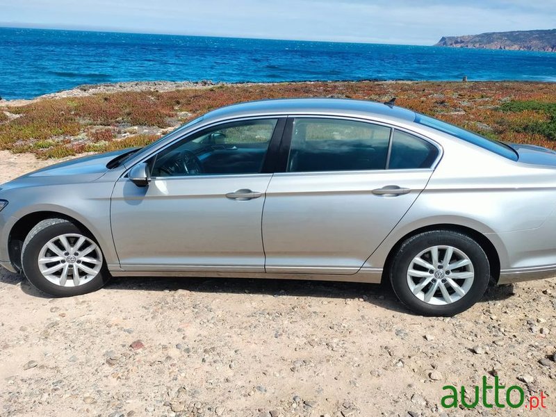 2016' Volkswagen Passat photo #2