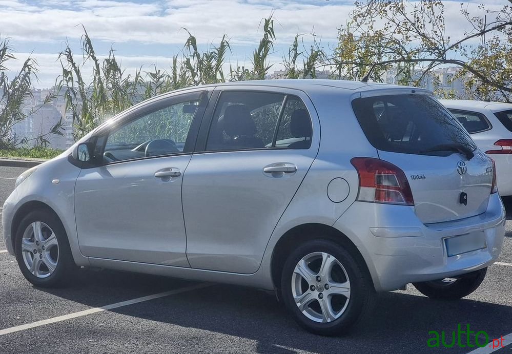 2010' Toyota Yaris photo #4