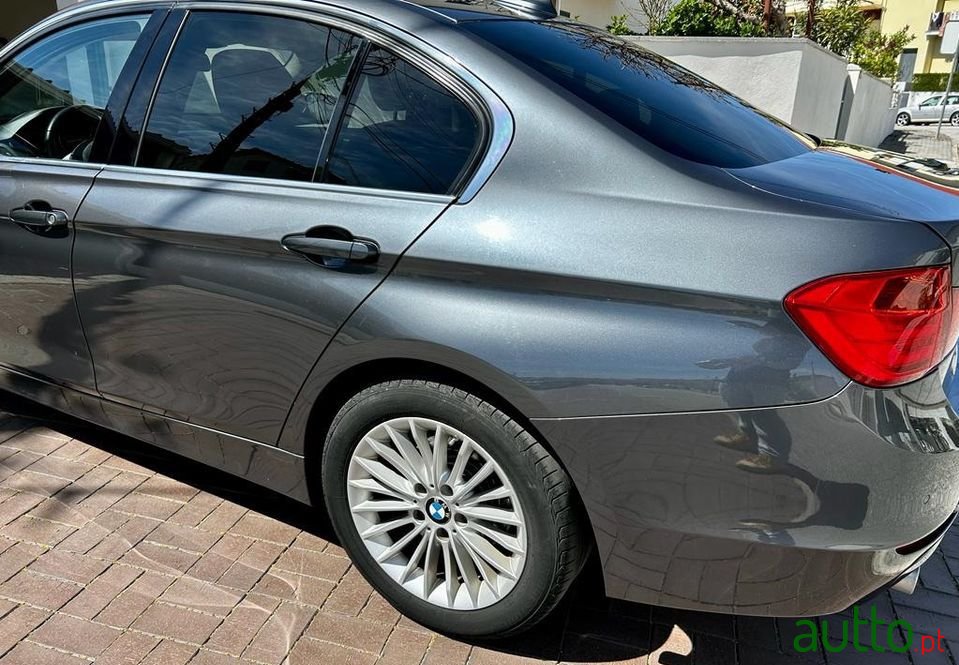 2015' BMW 318 photo #3