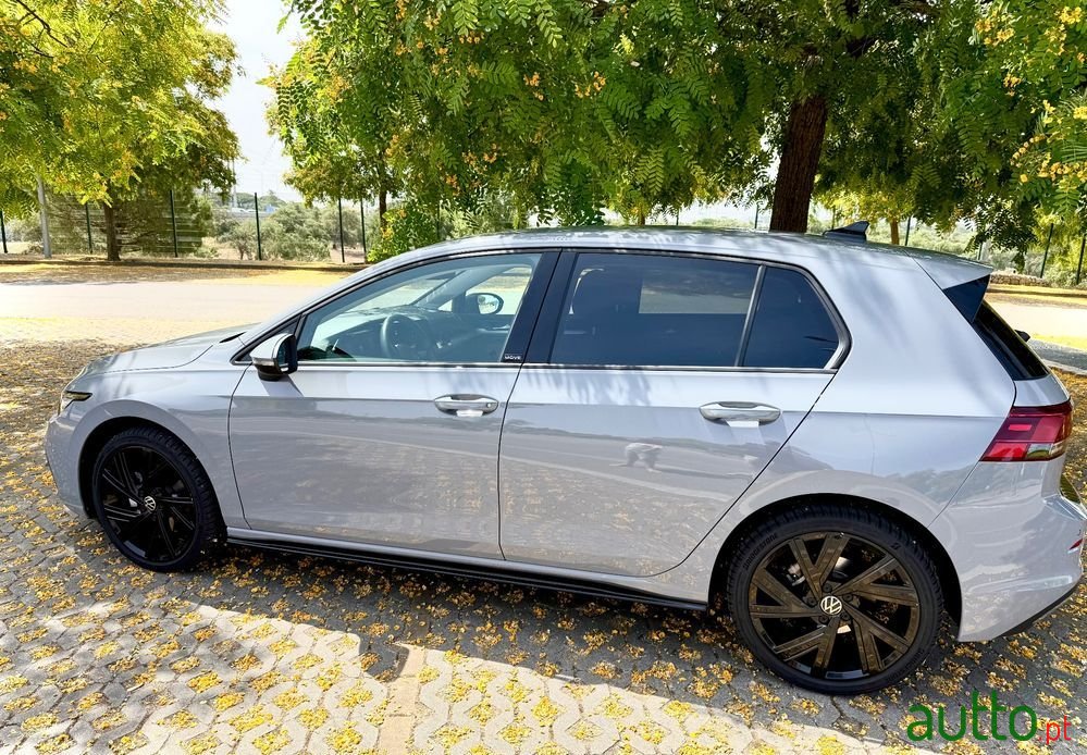 2023' Volkswagen Golf photo #2