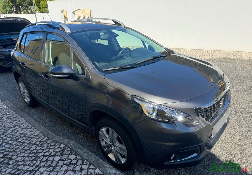 2019' Peugeot 2008 1.2 Puretech Signature photo #1