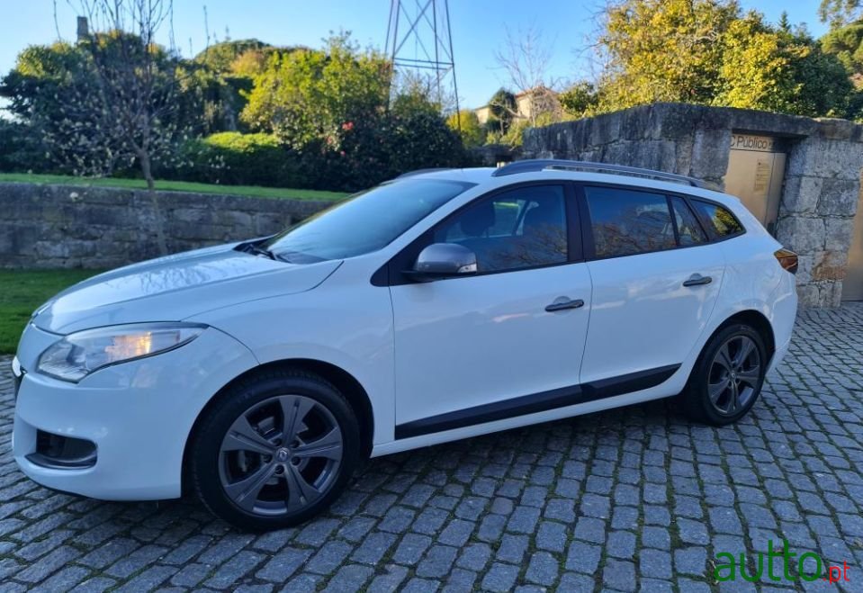 2010' Renault Megane Sport Tourer photo #1