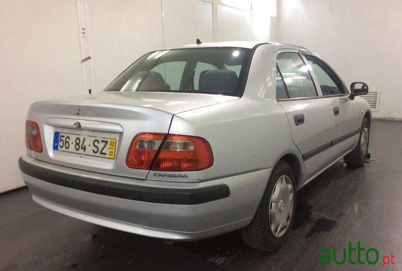 2002' Mitsubishi Carisma photo #2