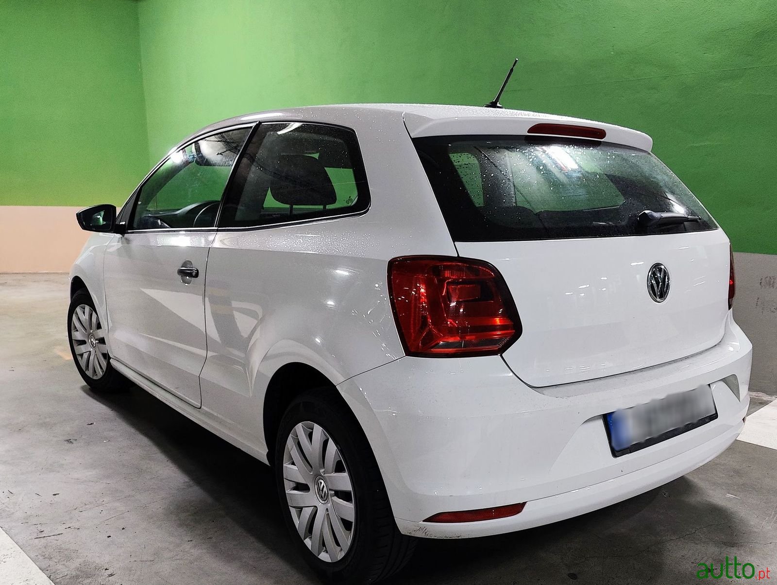 2015' Volkswagen Polo photo #2
