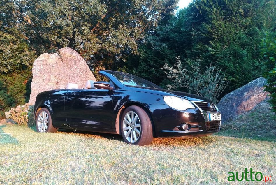 2012' Volkswagen Eos photo #3