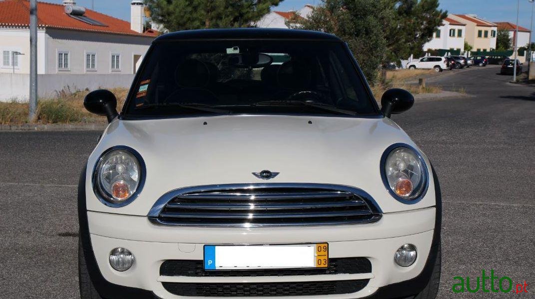 2009' MINI Cooper D photo #2