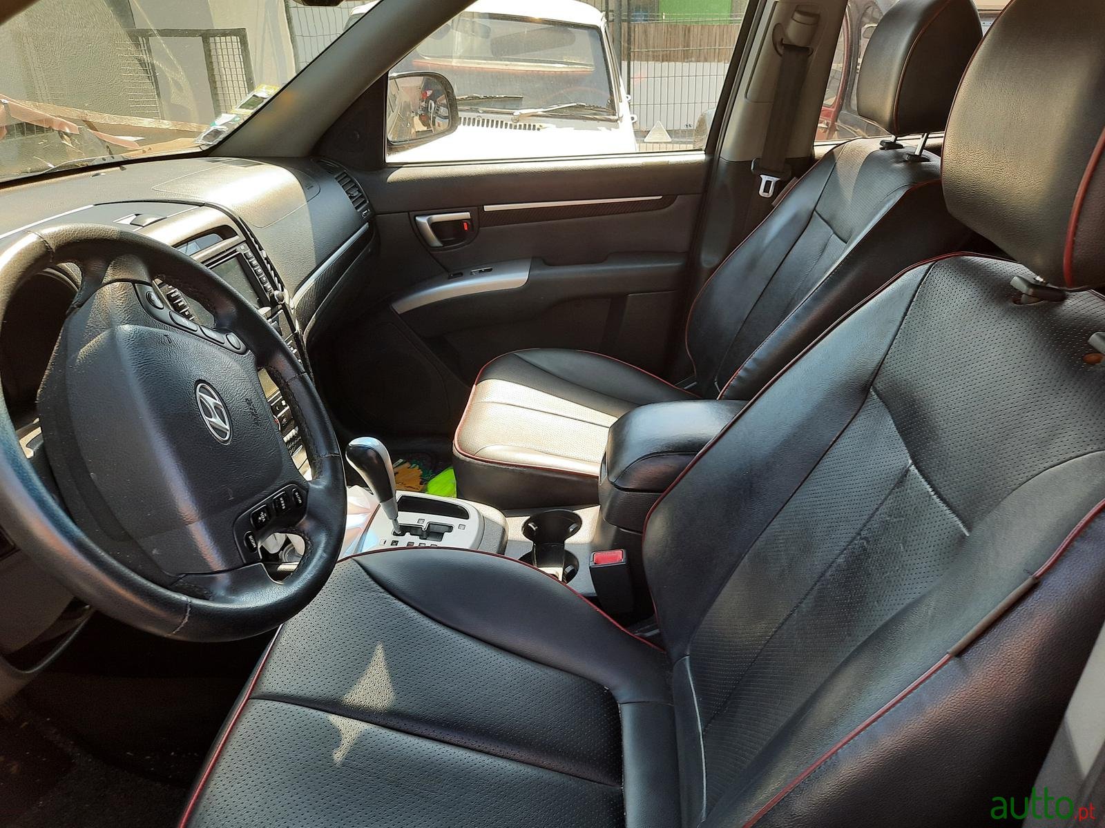 2009' Hyundai Santa Fe photo #4