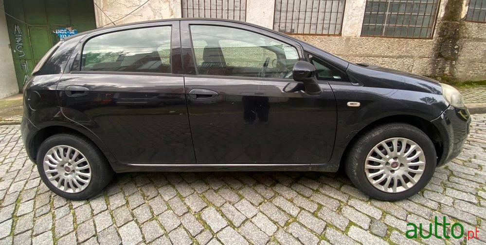 2011' Fiat Punto Evo photo #4