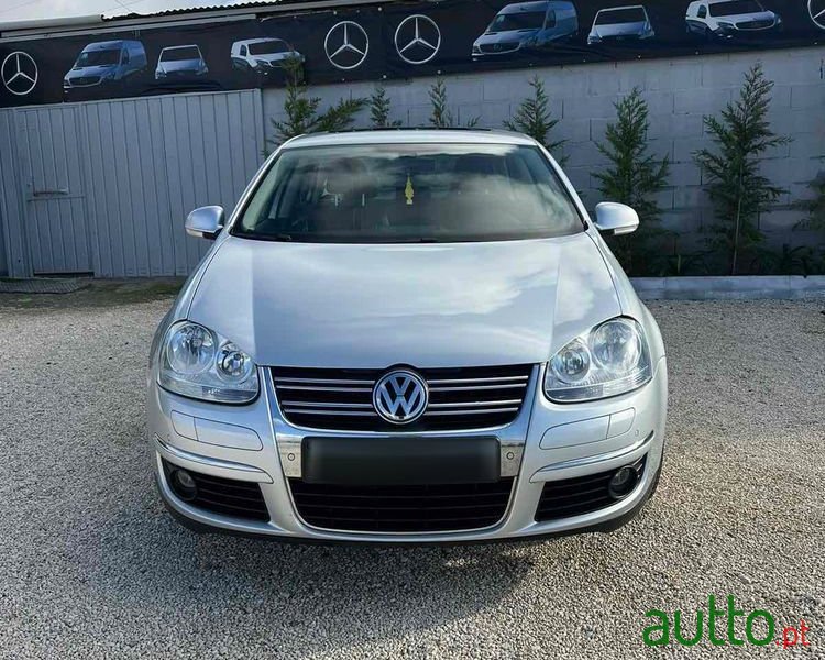 2010' Volkswagen Jetta photo #2