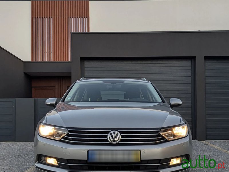 2017' Volkswagen Passat Variant photo #2