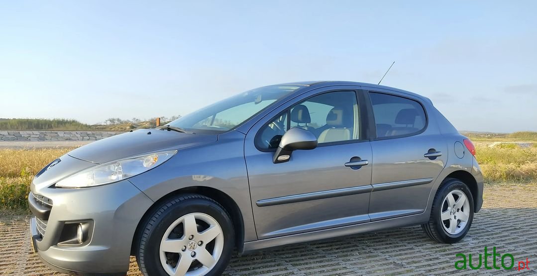 2011' Peugeot 207 photo #2